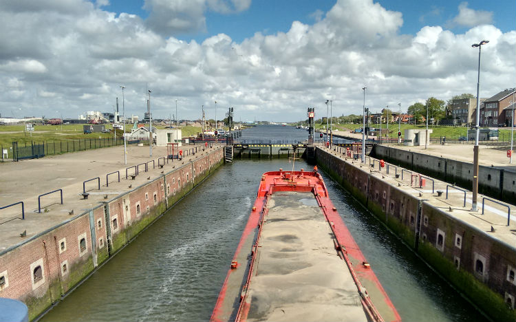Puerto de Ámsterdam invertirá 900 mde en nuevas esclusas