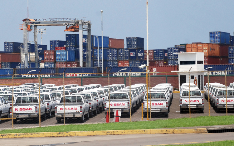 Cae 2.7% movimiento de vehículos en puertos
