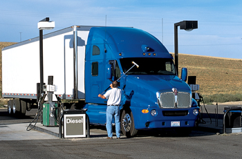 Califican transportistas de “insensible” aumento al precio del diesel
