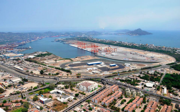 Yazaki inicia importaciones por Manzanillo para industria automotriz
