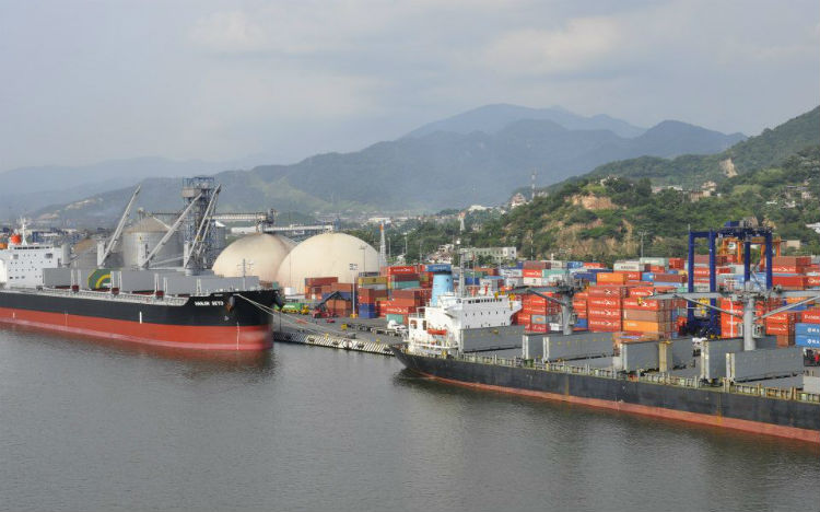 Carga portuaria finaliza 2015 estancada; crece sólo 1%