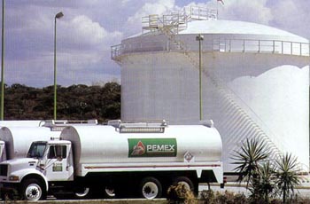 Informa Pemex que aumentará capacidad de almacenamiento de combustibles
