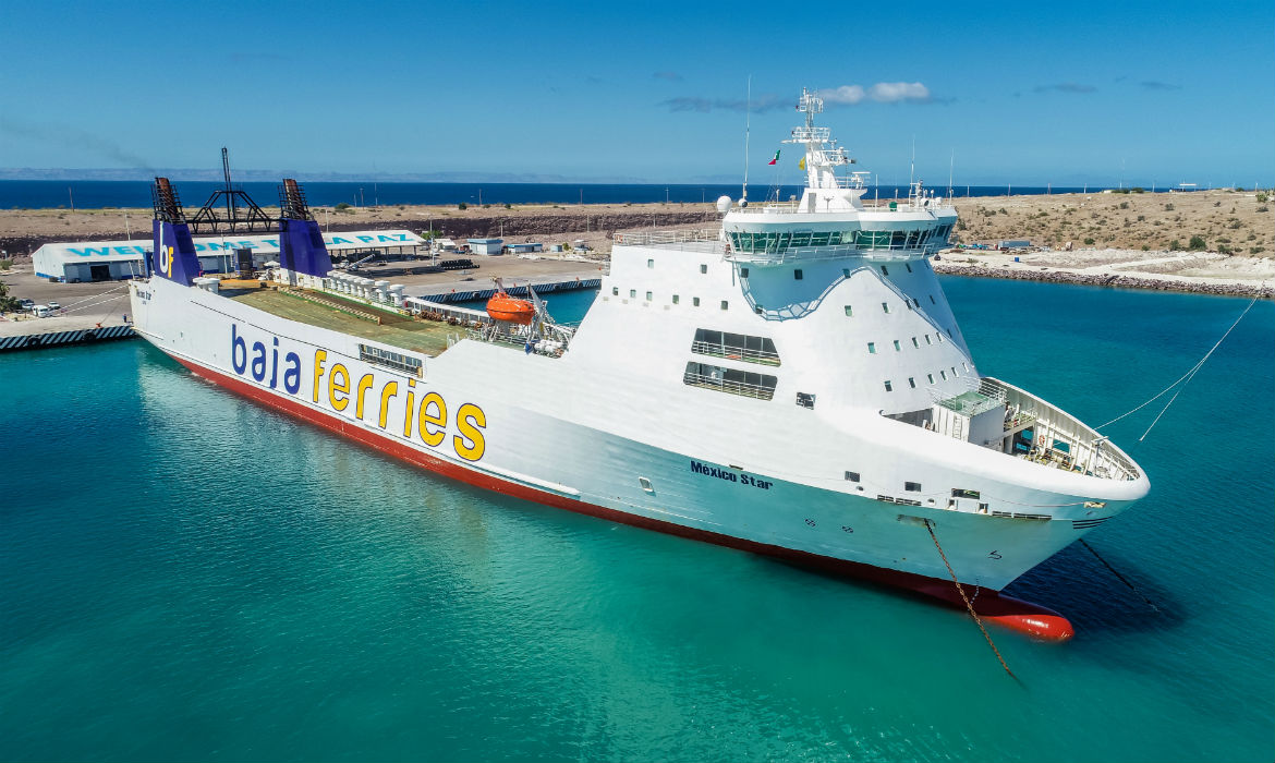 Baja Ferries aplica protocolos de seguridad en incidente con barco camaronero