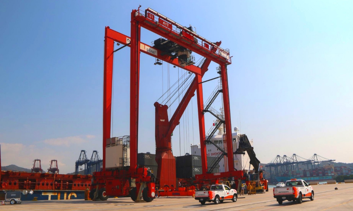 Contecon Manzanillo incrementa equipamiento portuario