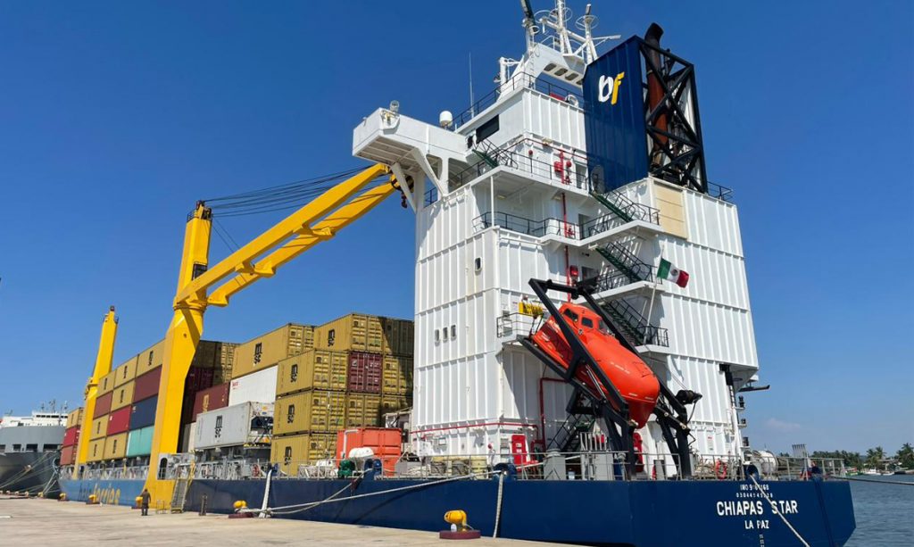 Baja Ferries estabiliza Chiapas Star en el puerto de Mazatlán