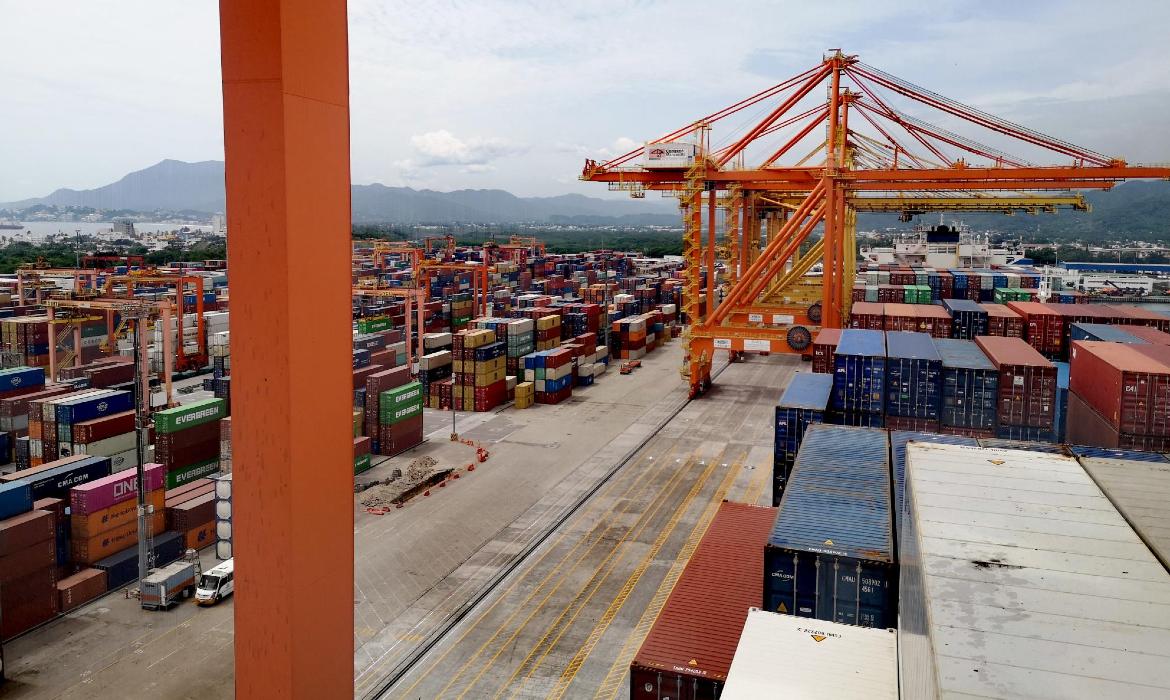 Puerto de Manzanillo presenta un avance de 6.1% en manejo de TEU