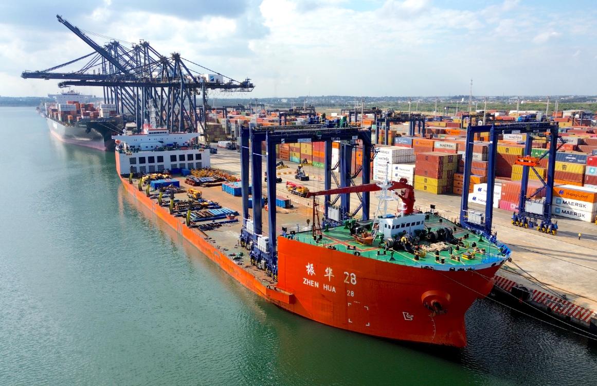 Hutchison Ports suma 3 grúas eléctricas en su operación en Veracruz