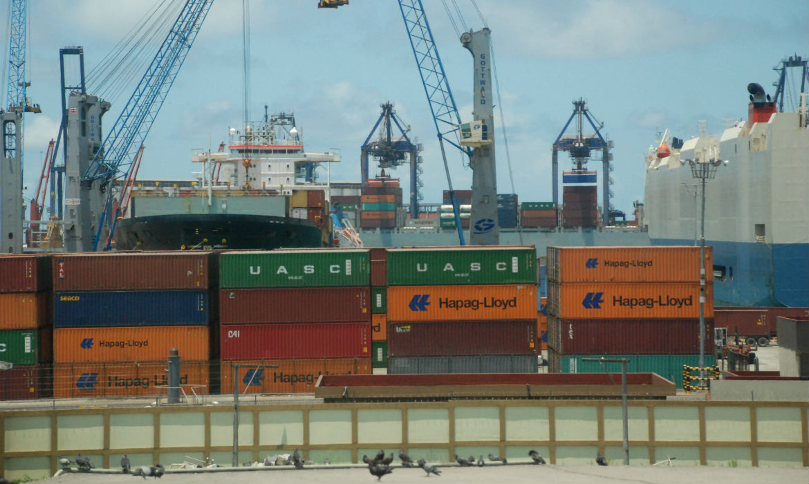 Puertos en México registran marginal crecimiento en manejo de contenedores en 2023