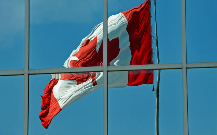 Entre visados y la reducción de la oferta de vuelos a Canadá