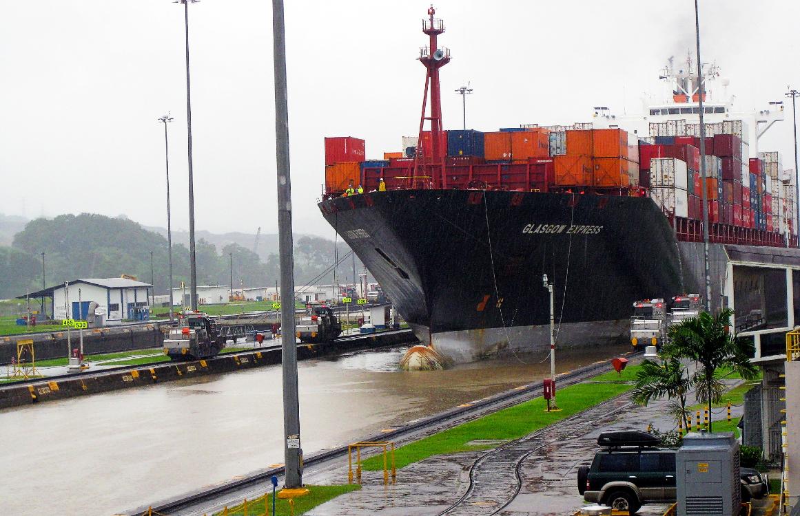 Canal de Panamá aumentará a 27 los tránsitos diarios a partir de este mes